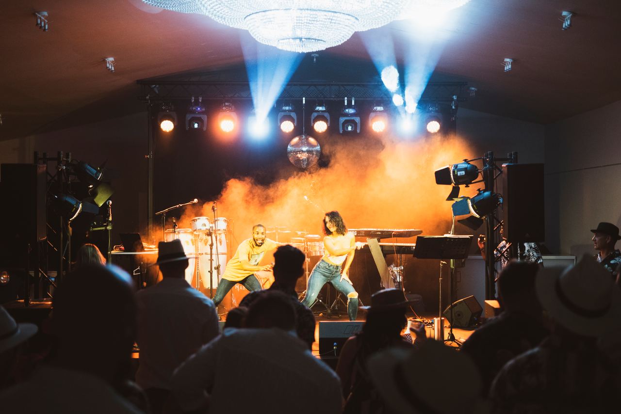 Escena del evento ADP Summer Party Cuban en Barcelona — producción Bacus Events