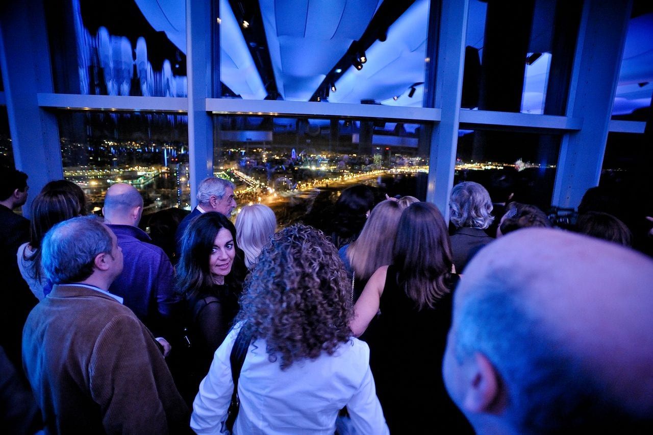 Escena de l'esdeveniment BMW Conquista el Cielo a Barcelona — producció Bacus Events