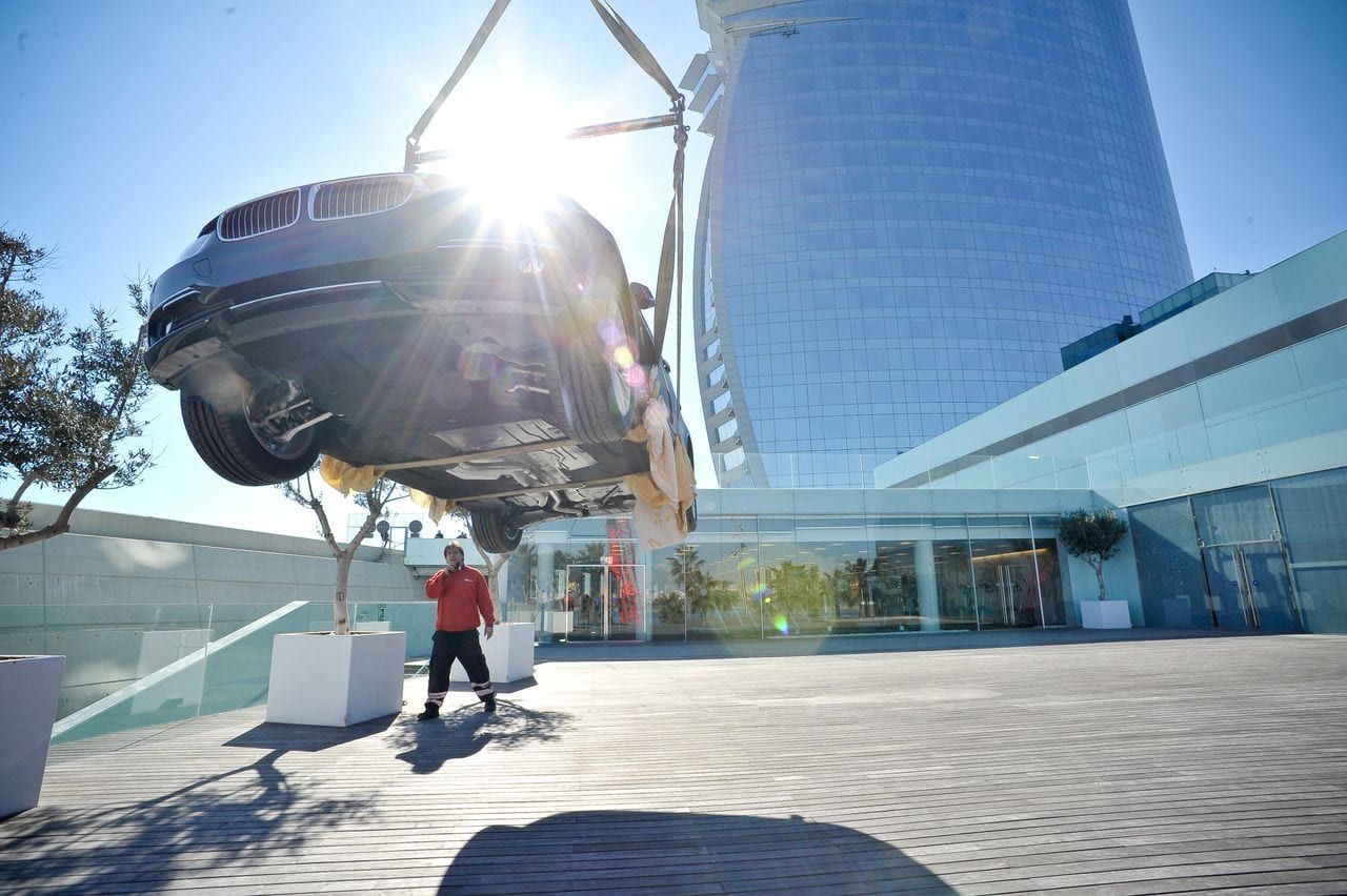 Escena de l'esdeveniment BMW Conquista el Cielo a Barcelona — producció Bacus Events