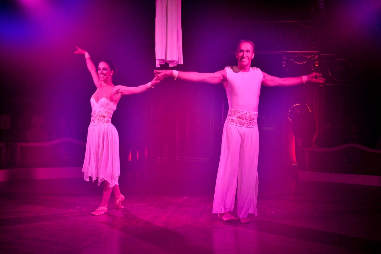 Acrobàcia aèria a la vetllada corporativa King, Circo Raluy 2018 — producció Bacus Events
