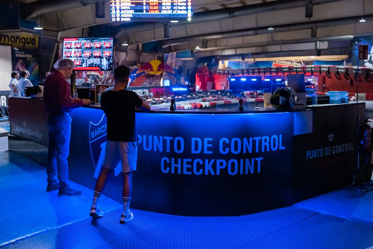 Escena de l'esdeveniment Fluendo Karting Team Building a Barcelona — producció Bacus Events