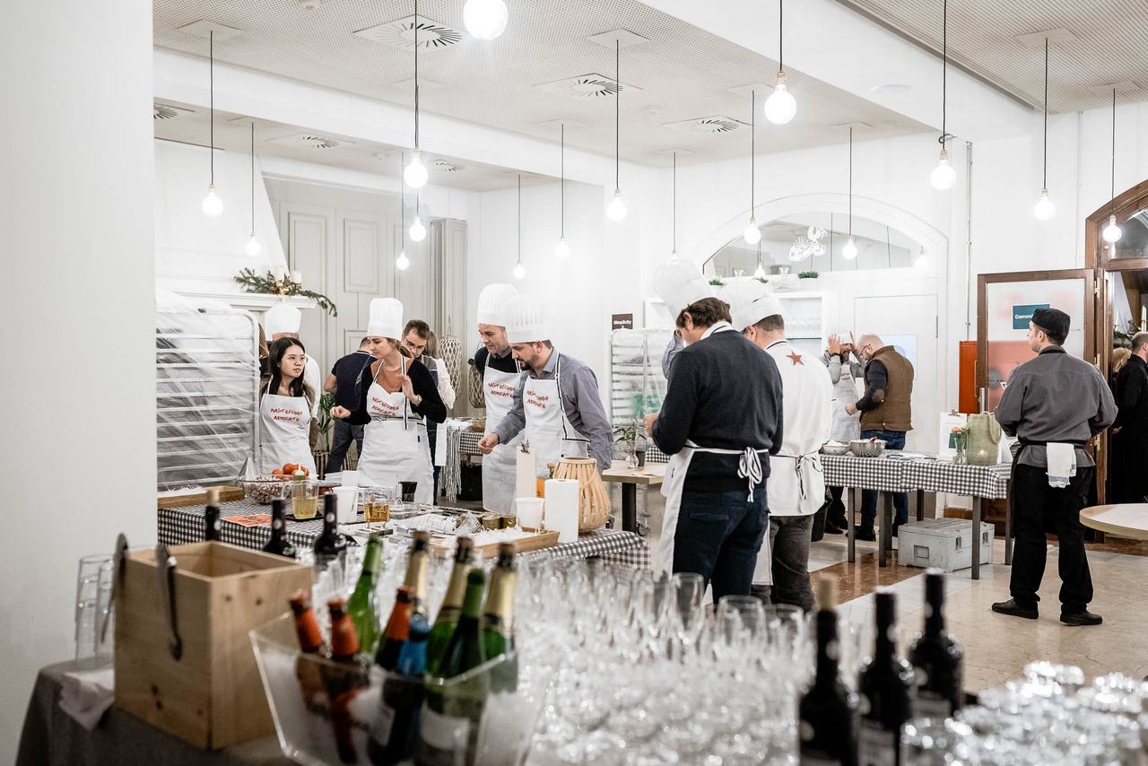 Escena de l'esdeveniment Isdin Team Building MasterChef a Barcelona — producció Bacus Events