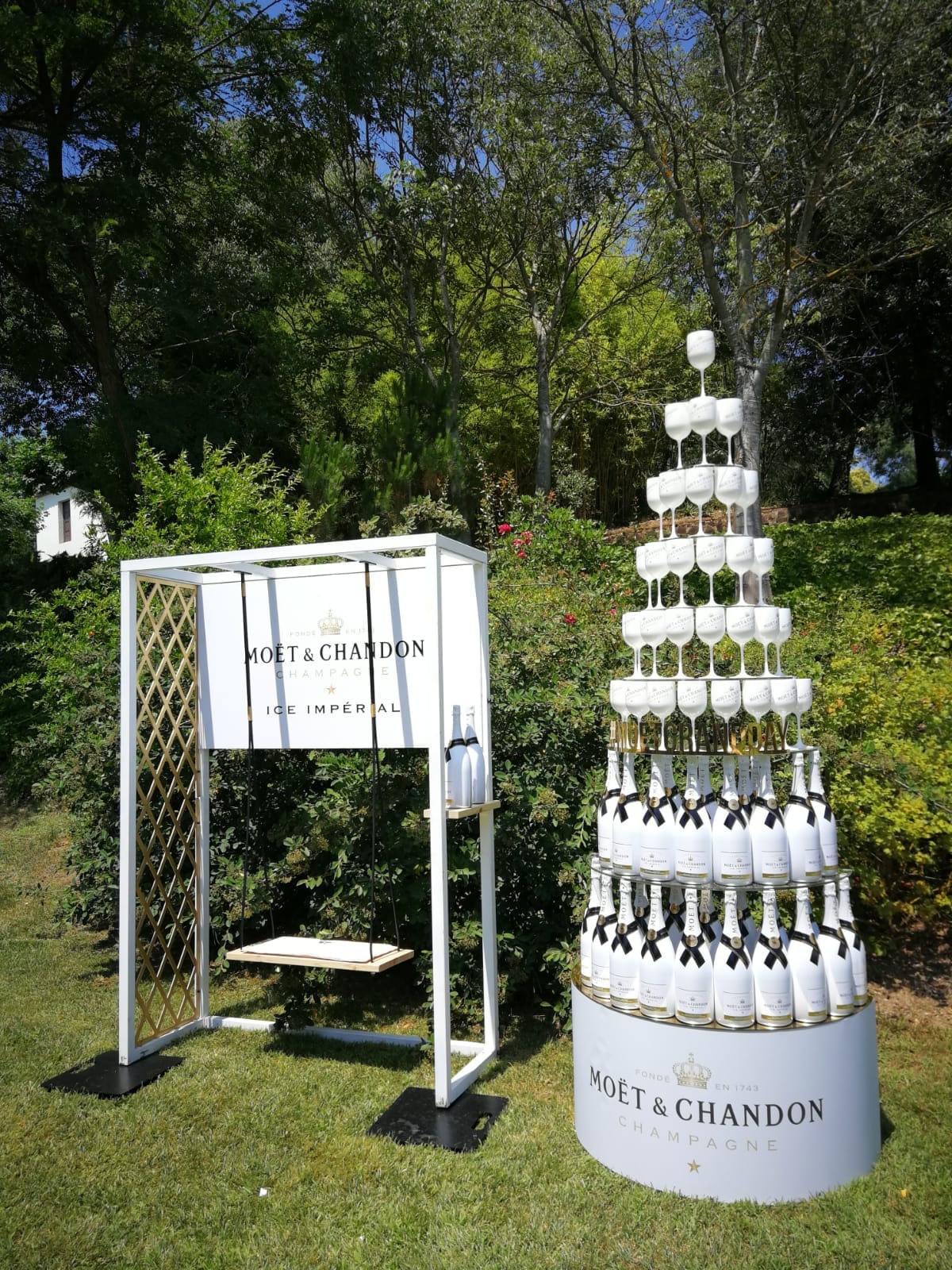 Torre de xampany Moët & Chandon a la Louis Vuitton Summer Party — Bacus Events
