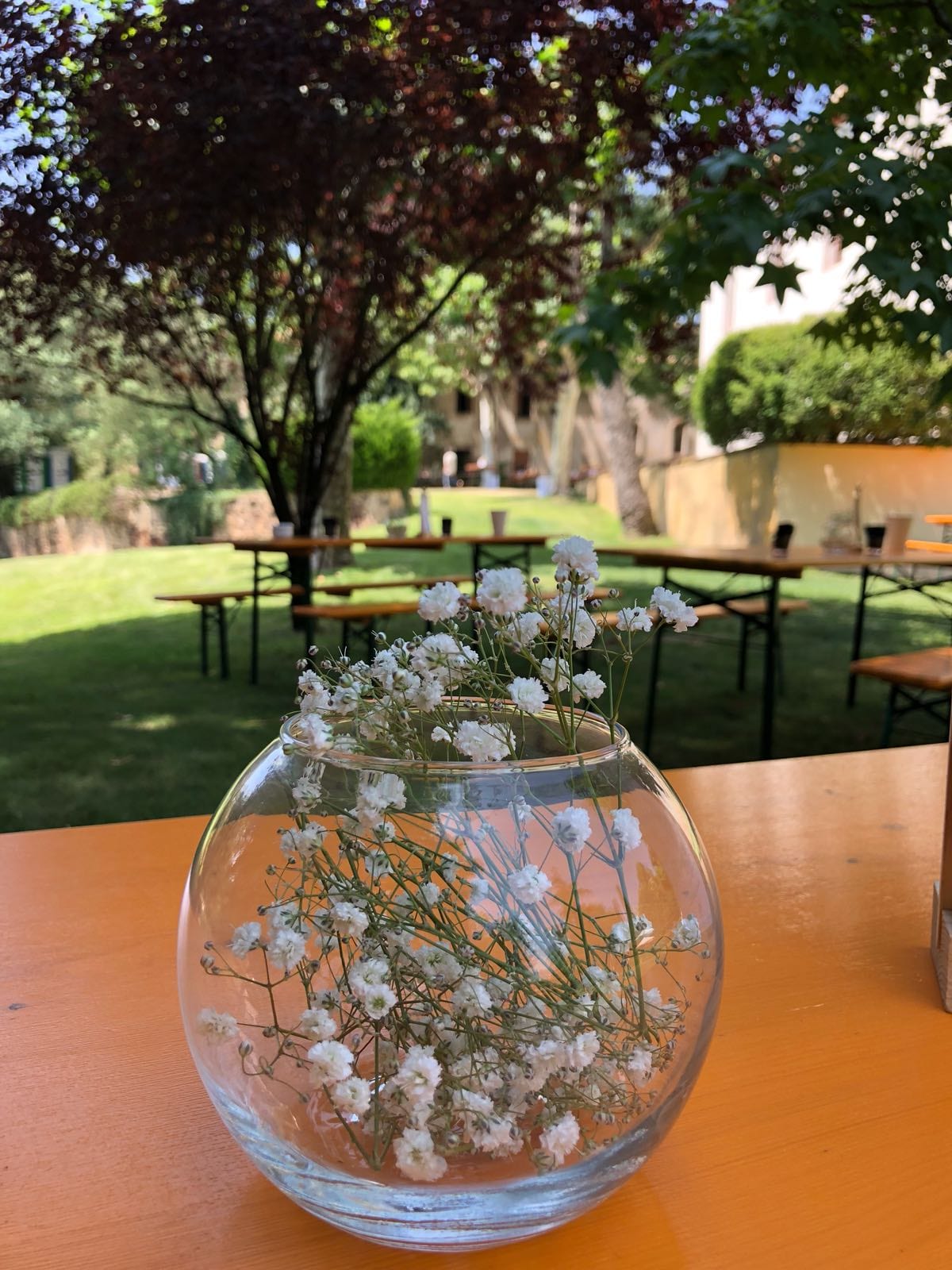 Detall floral de la Louis Vuitton Summer Party — producció Bacus Events
