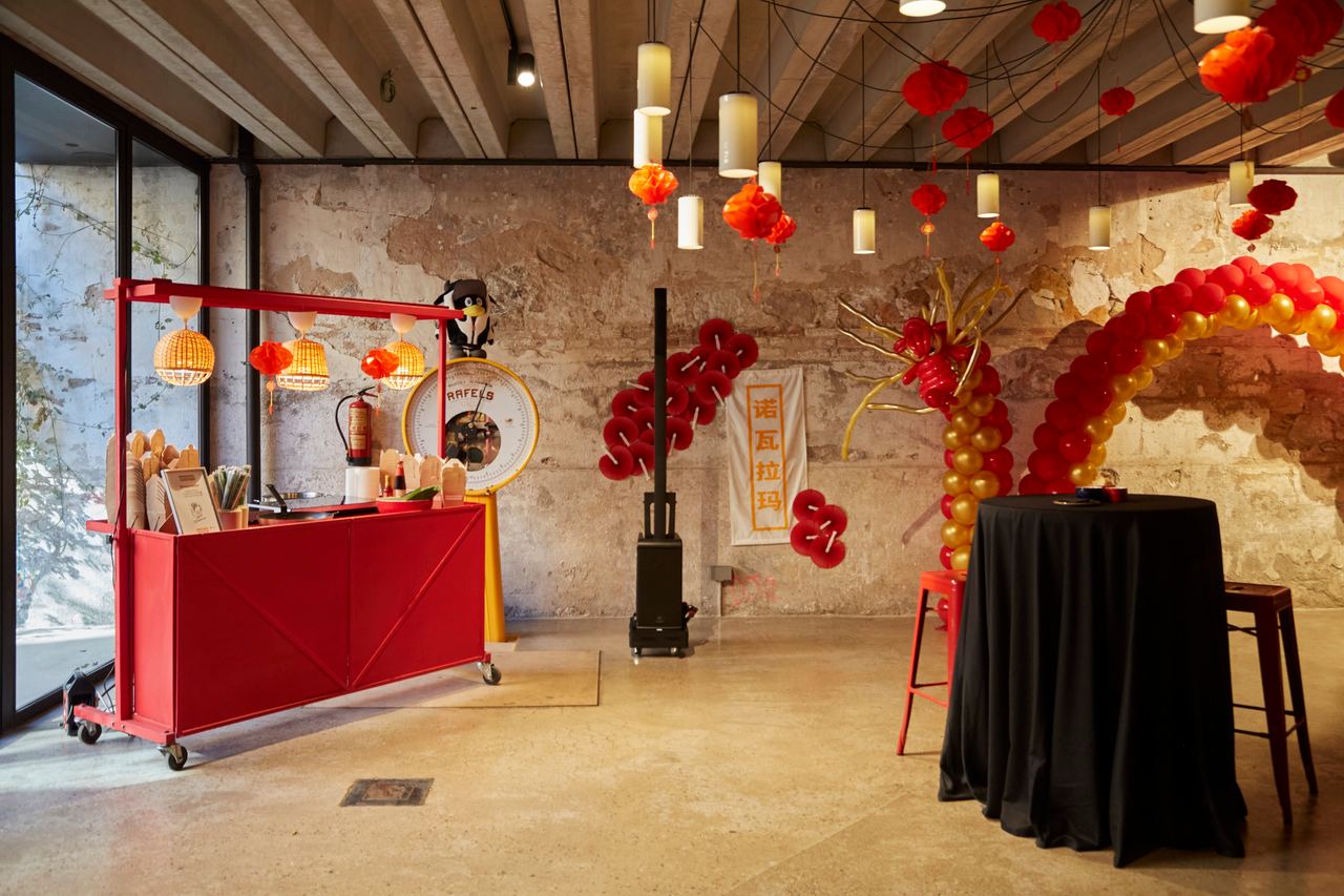 Escena del evento Novarama Back to the Future en Barcelona — producción Bacus Events