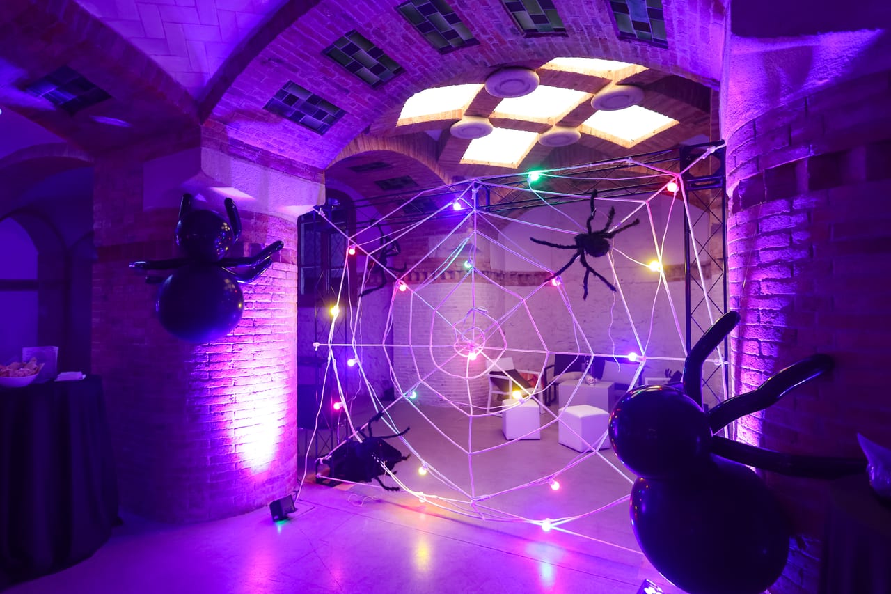 Decorado del venue Novarama Pesadilla antes de Navidad 2023 — producción Bacus Events