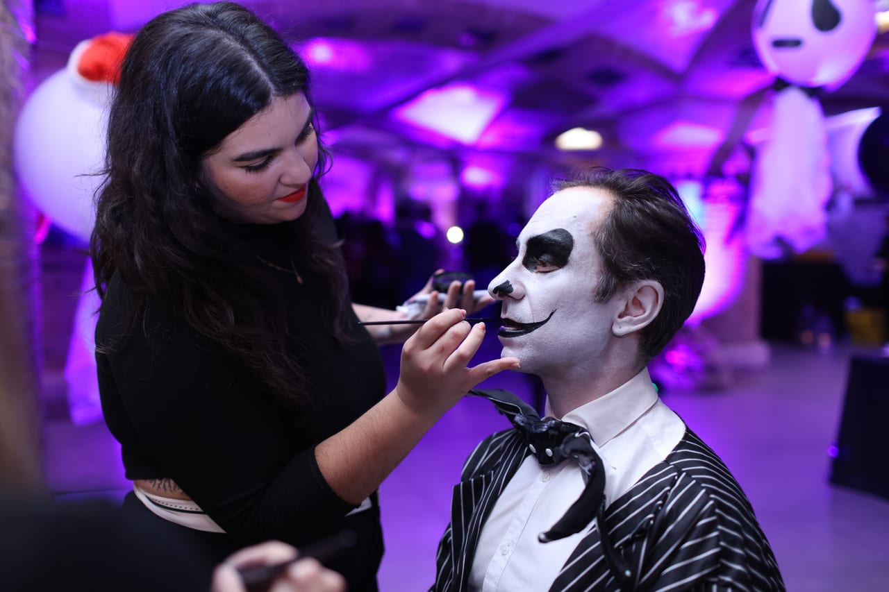 Personajes Jack Skellington y Sally en el evento Novarama Pesadilla 2023 — producción Bacus Events