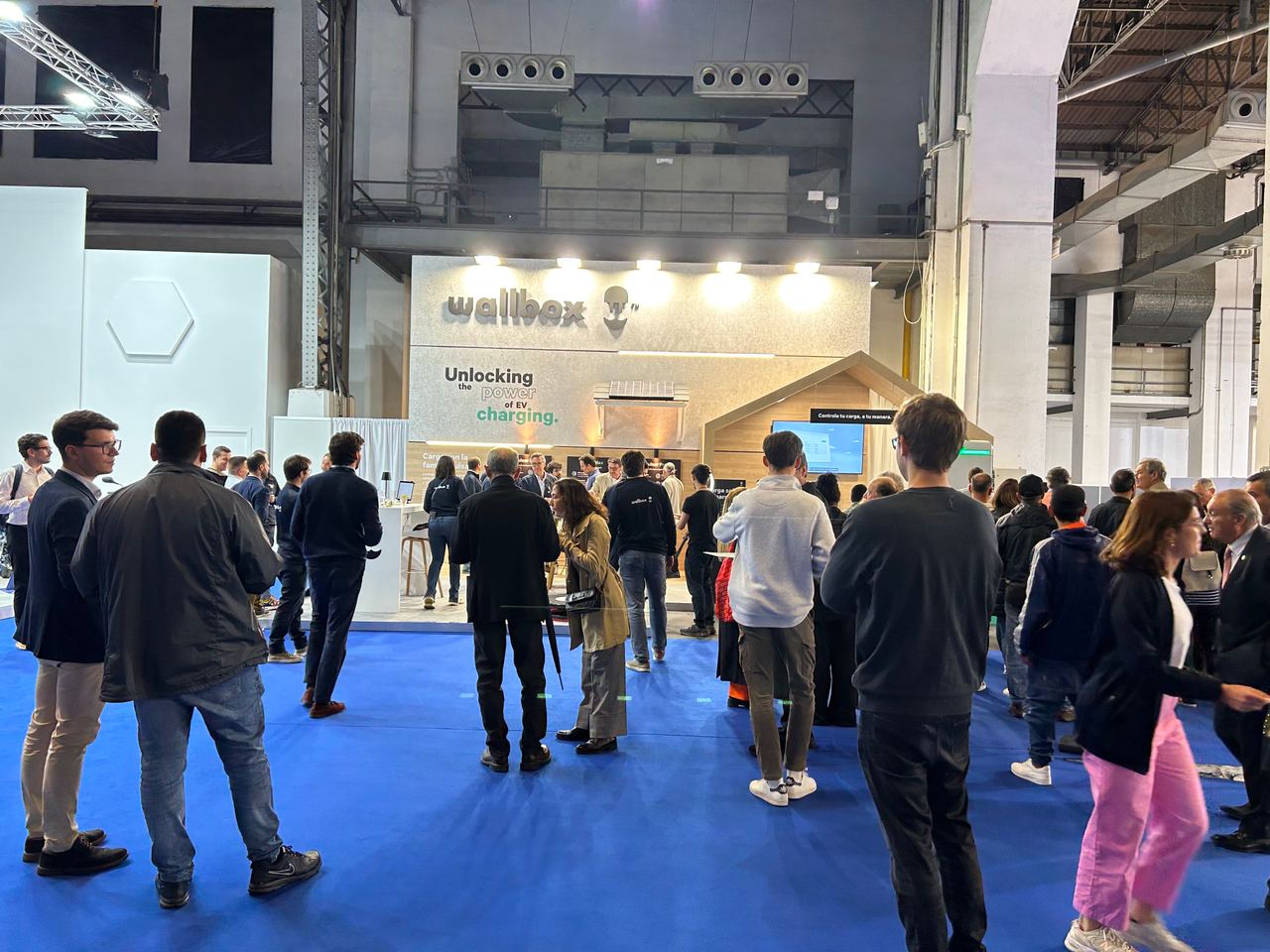 Escena del evento Wallbox Stand Automobile Barcelona — producción Bacus Events